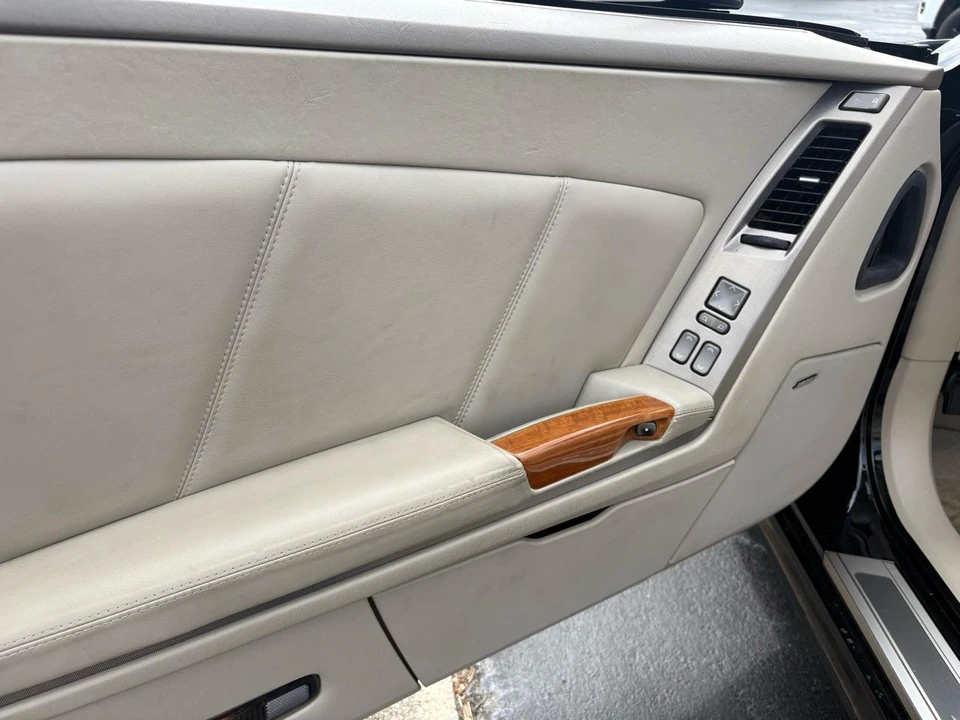 2005 Cadillac XLR - Image 22 of 31