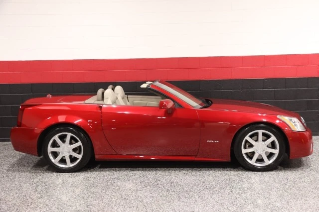 2005 Cadillac XLR - Image 7 of 24