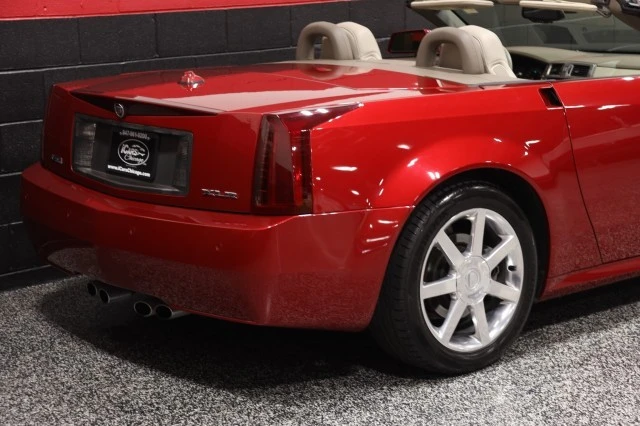 2005 Cadillac XLR - Image 9 of 24