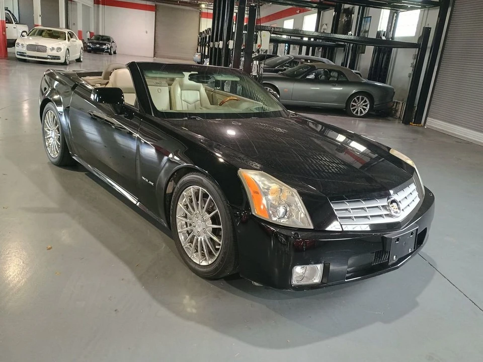 2005 Cadillac XLR - Image 9 of 12