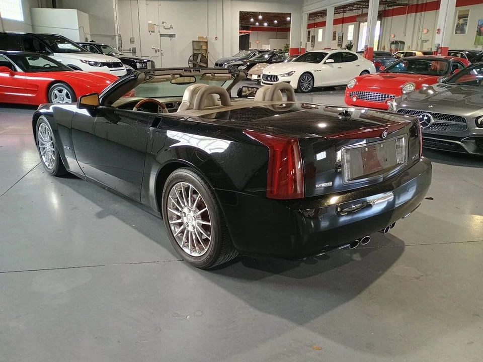 2005 Cadillac XLR - Image 3 of 12