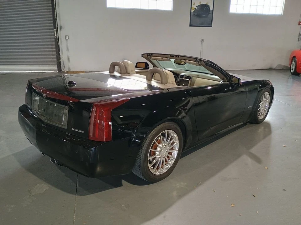 2005 Cadillac XLR - Image 7 of 12
