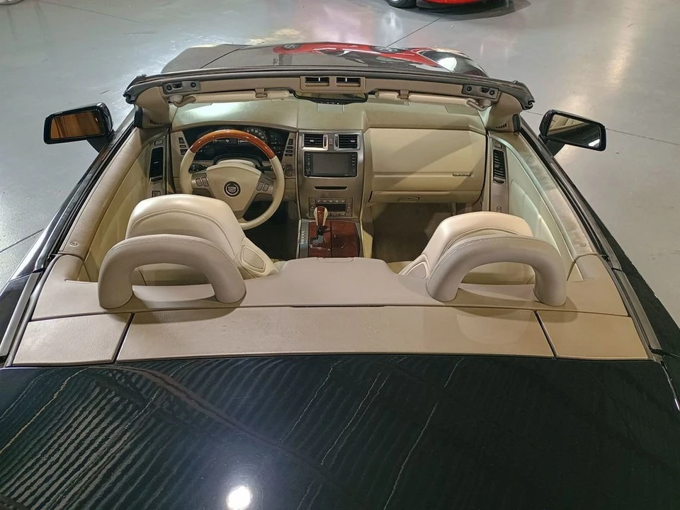 2005 Cadillac XLR - Image 6 of 12