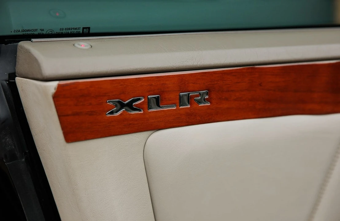 2005 Cadillac XLR - Image 10 of 31