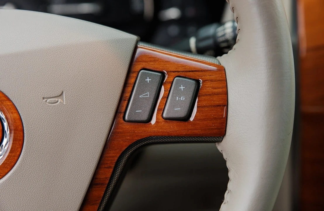 2005 Cadillac XLR - Image 22 of 31