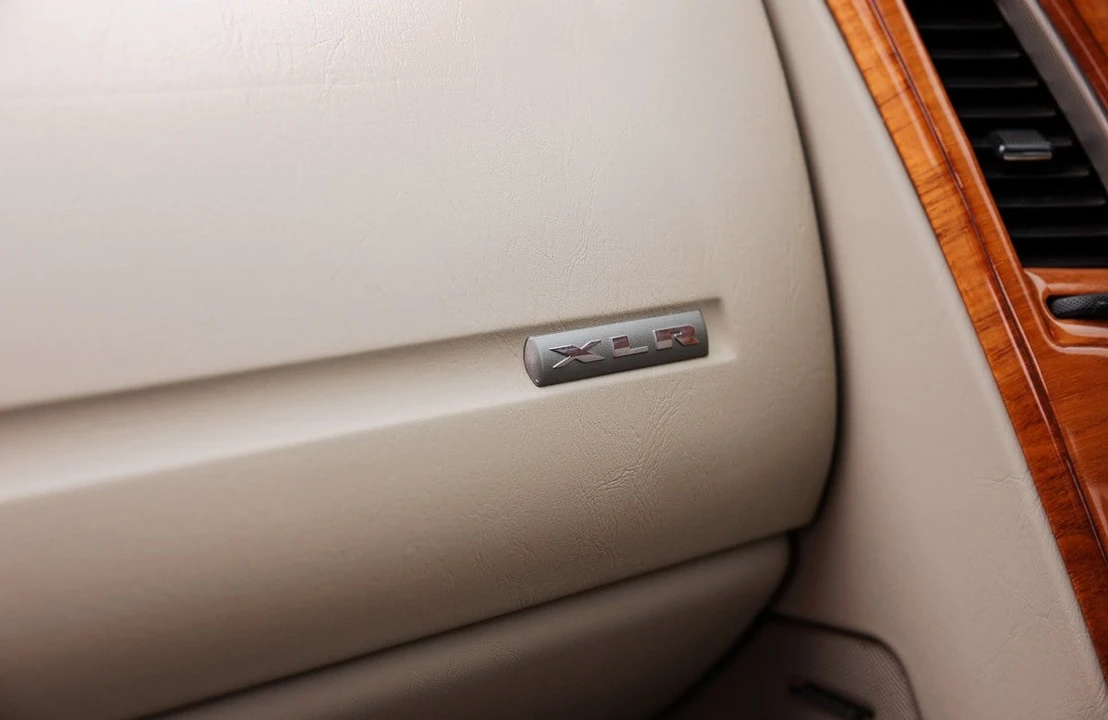 2005 Cadillac XLR - Image 24 of 31