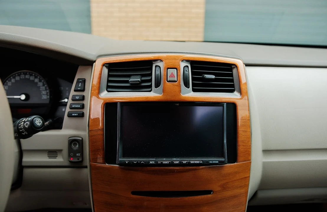 2005 Cadillac XLR - Image 14 of 31