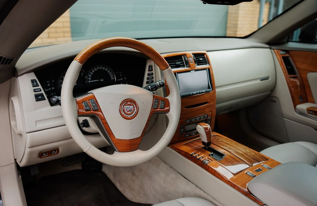 2005 Cadillac XLR - Image 11 of 31