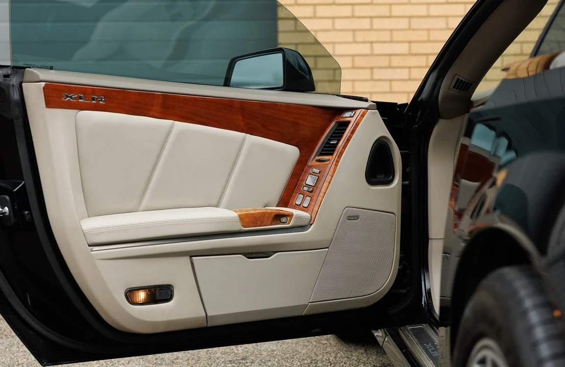 2005 Cadillac XLR - Image 26 of 31