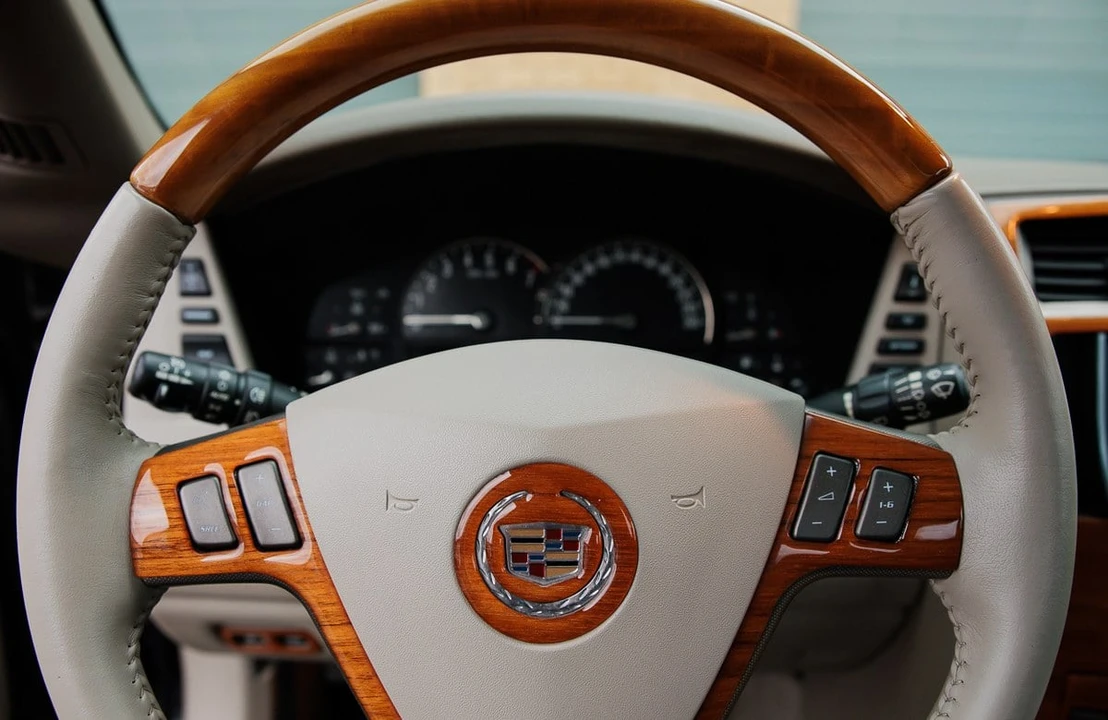 2005 Cadillac XLR - Image 13 of 31