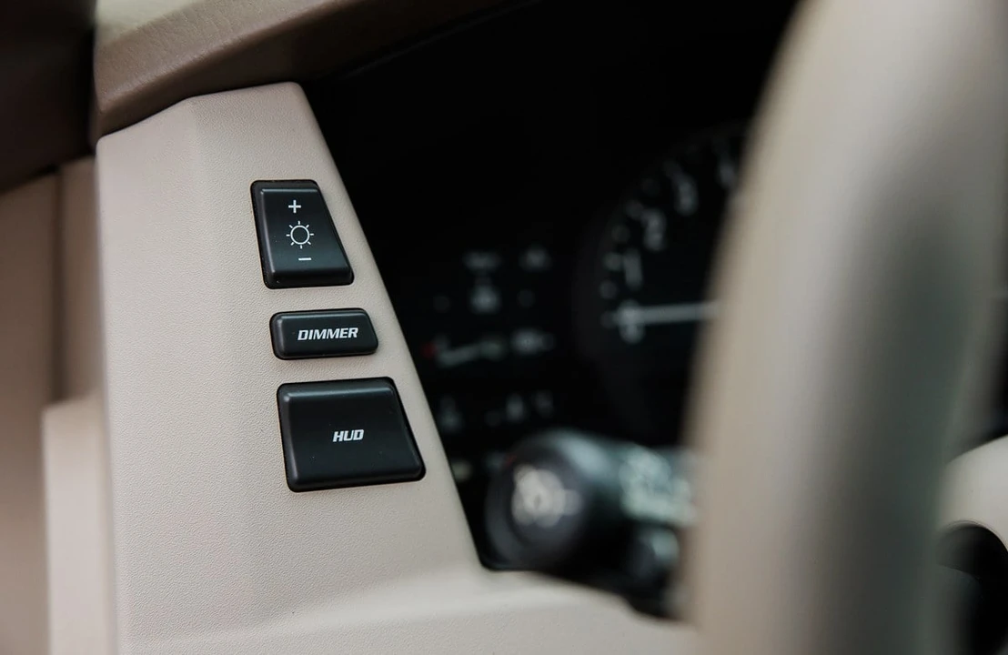 2005 Cadillac XLR - Image 16 of 31