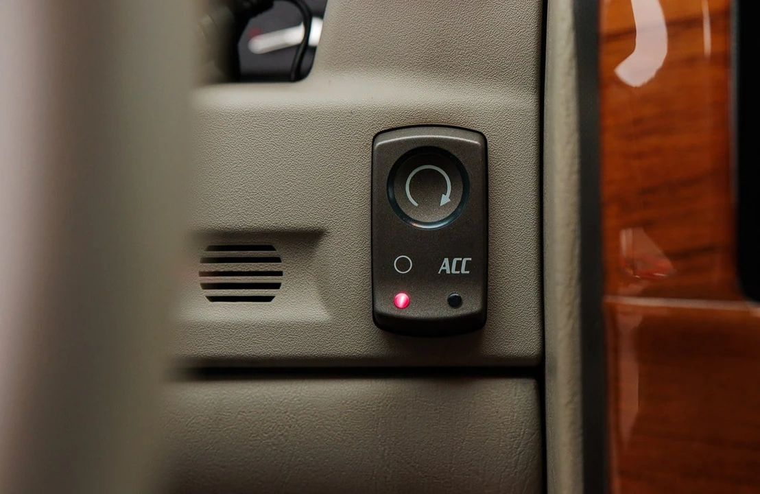 2005 Cadillac XLR - Image 18 of 31