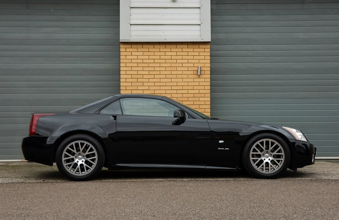 2005 Cadillac XLR - Image 4 of 31