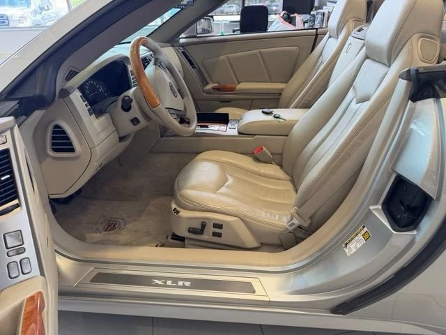 2005 Cadillac XLR - Image 10 of 23