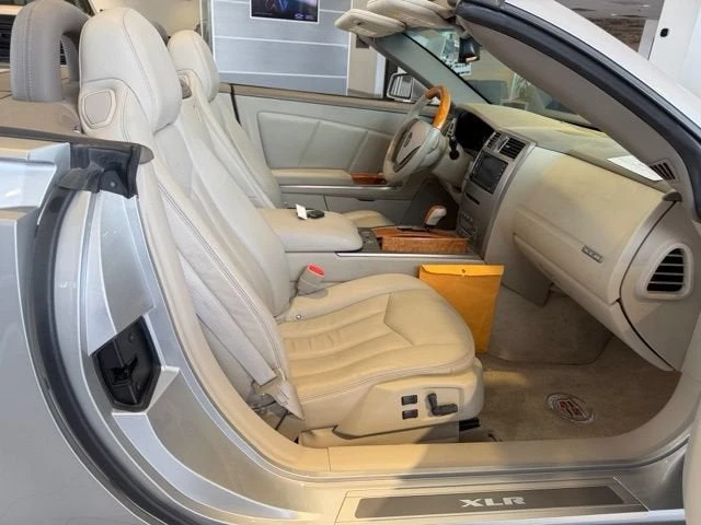 2005 Cadillac XLR - Image 15 of 23