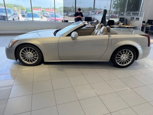 2005 Cadillac XLR - Image 6 of 23