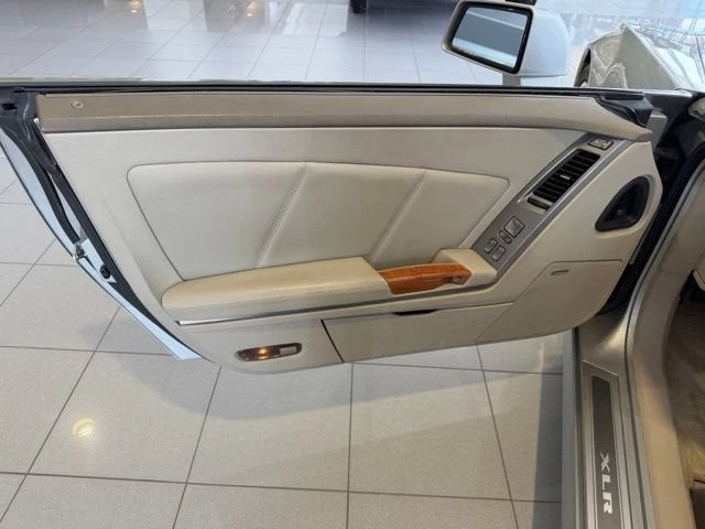 2005 Cadillac XLR - Image 9 of 23