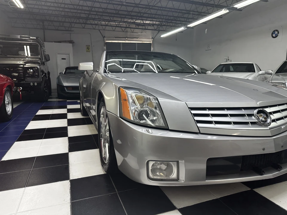 2005 Cadillac XLR - Image 3 of 31