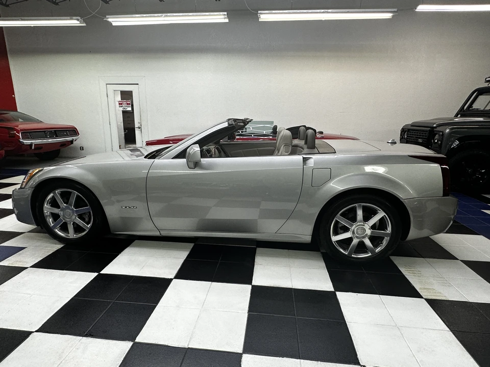 2005 Cadillac XLR - Image 16 of 31