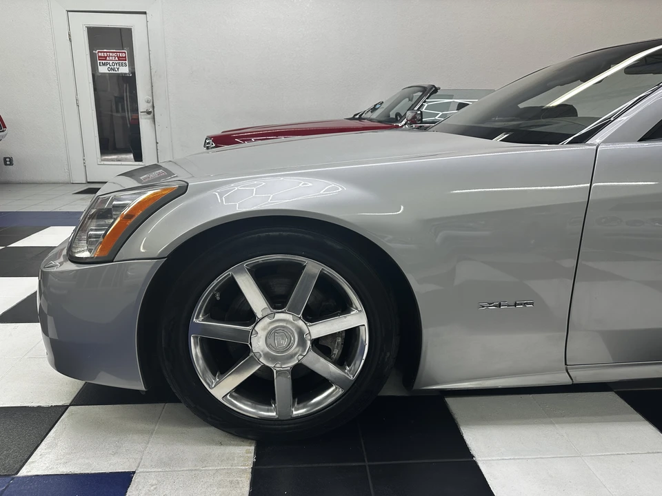 2005 Cadillac XLR - Image 10 of 31