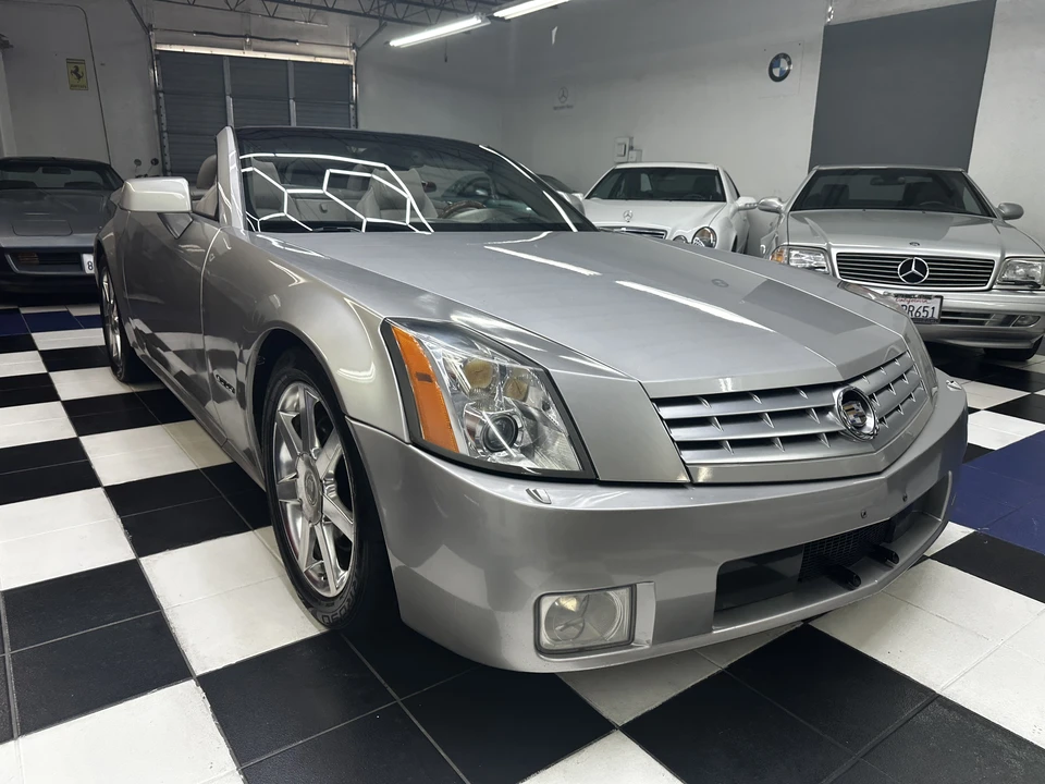 2005 Cadillac XLR - Image 2 of 31
