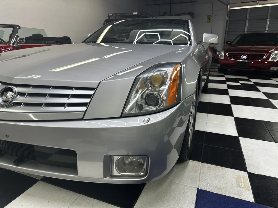 2005 Cadillac XLR - Image 7 of 31