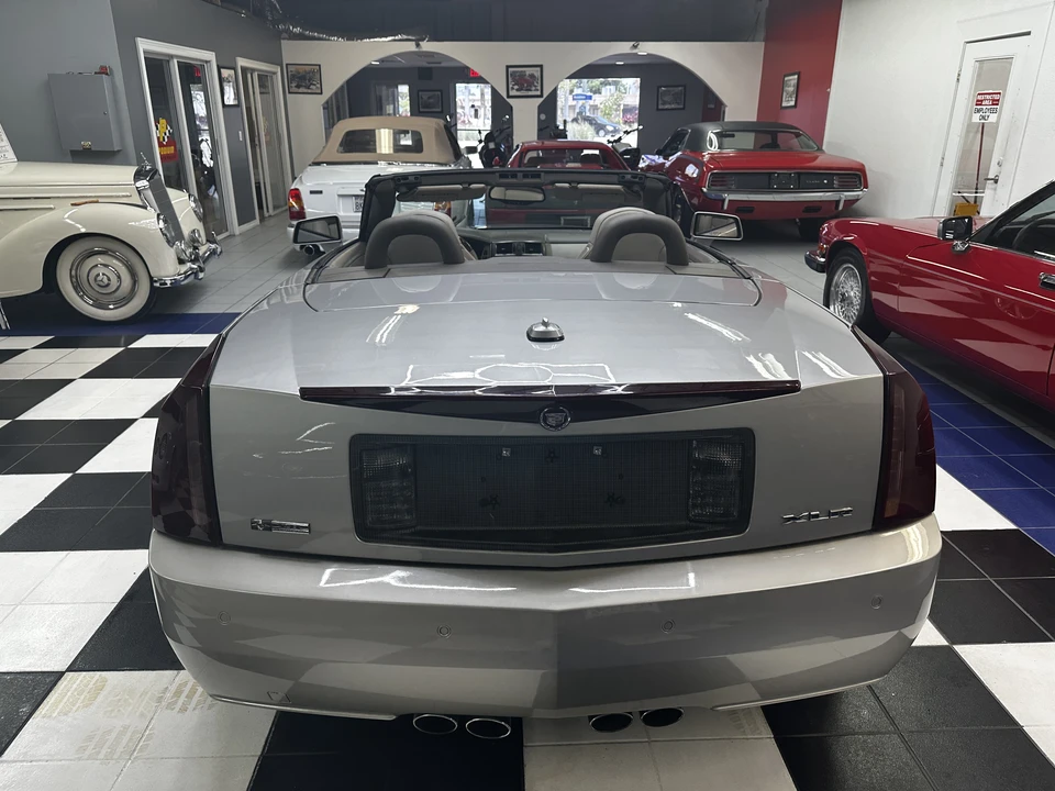 2005 Cadillac XLR - Image 21 of 31