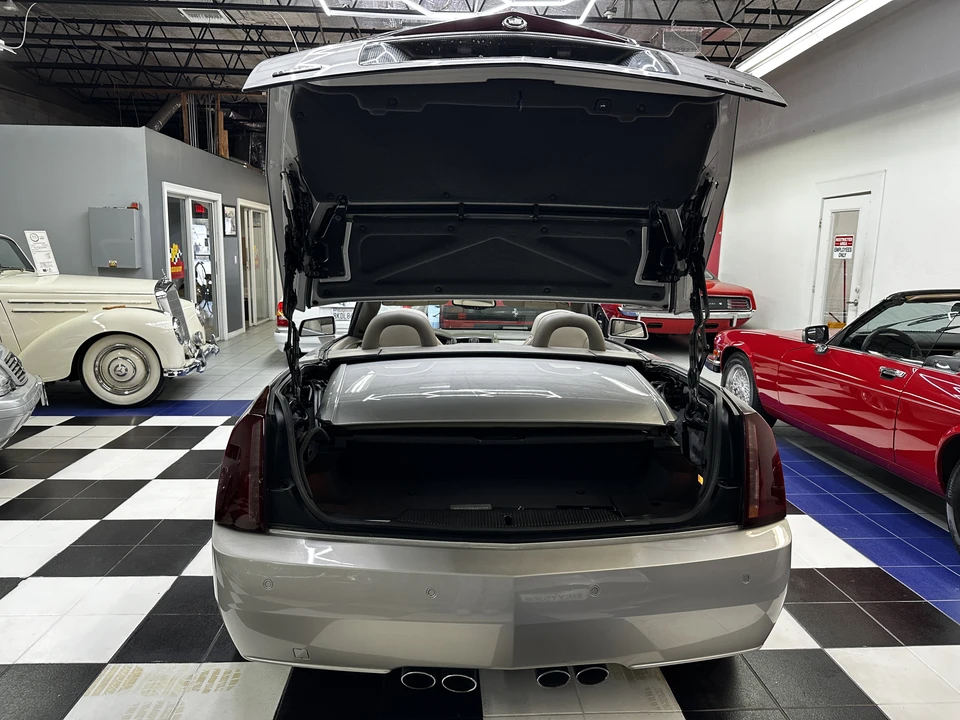 2005 Cadillac XLR - Image 24 of 31