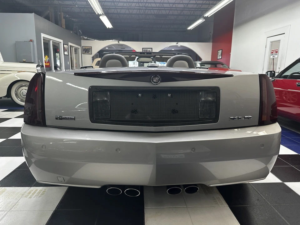 2005 Cadillac XLR - Image 22 of 31