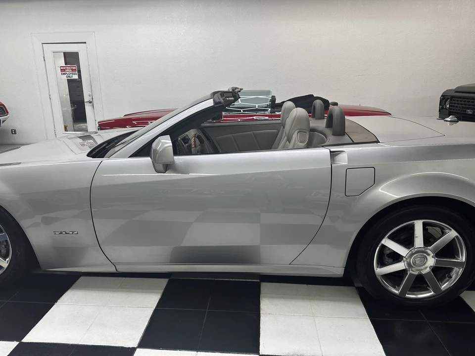 2005 Cadillac XLR - Image 15 of 31