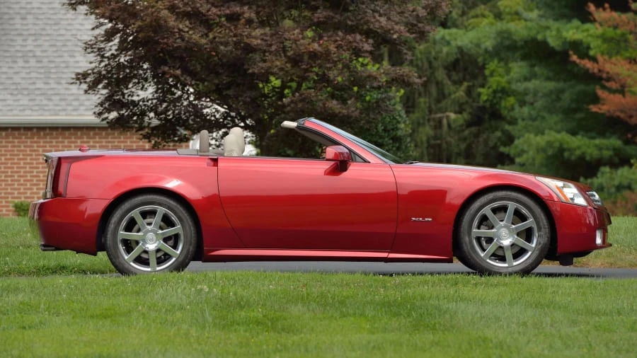 2005 Cadillac XLR - Image 2 of 29