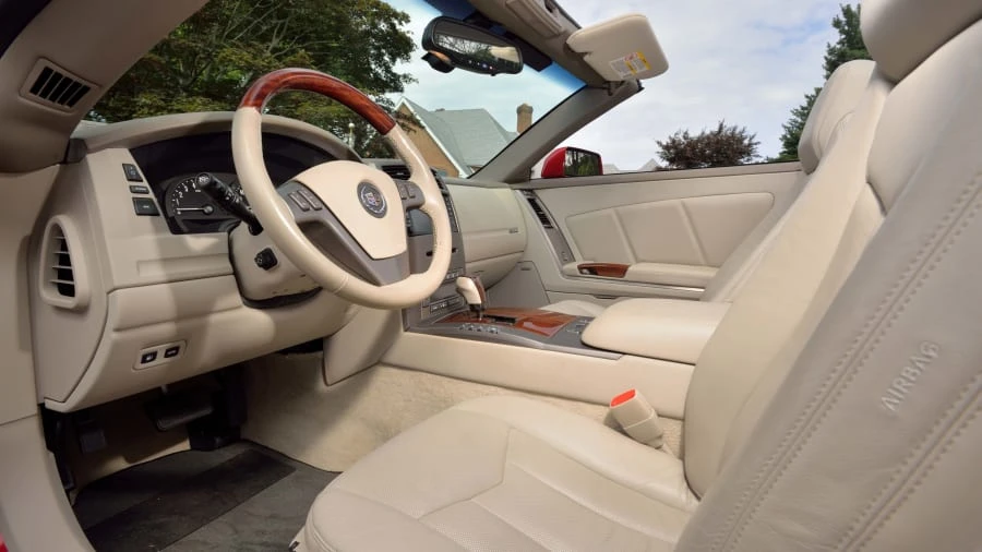 2005 Cadillac XLR - Image 4 of 29