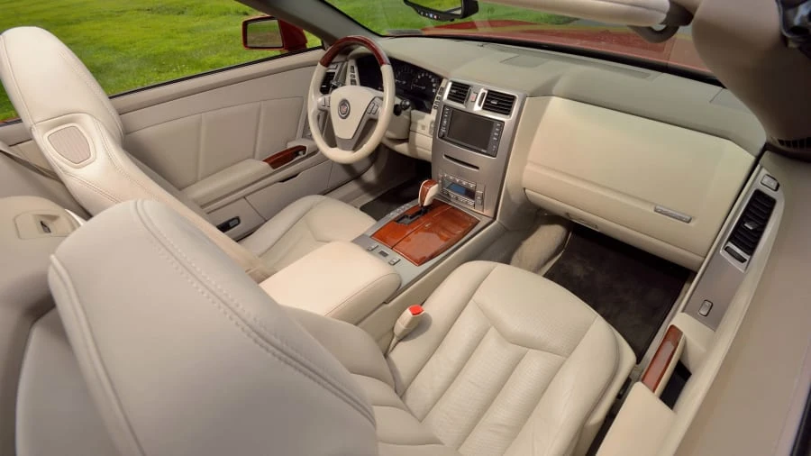 2005 Cadillac XLR - Image 6 of 29