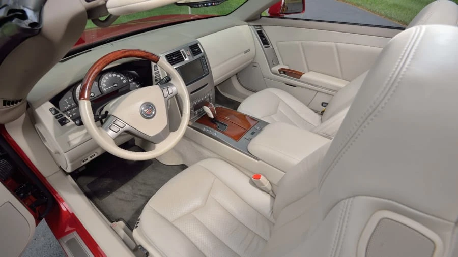 2005 Cadillac XLR - Image 23 of 29