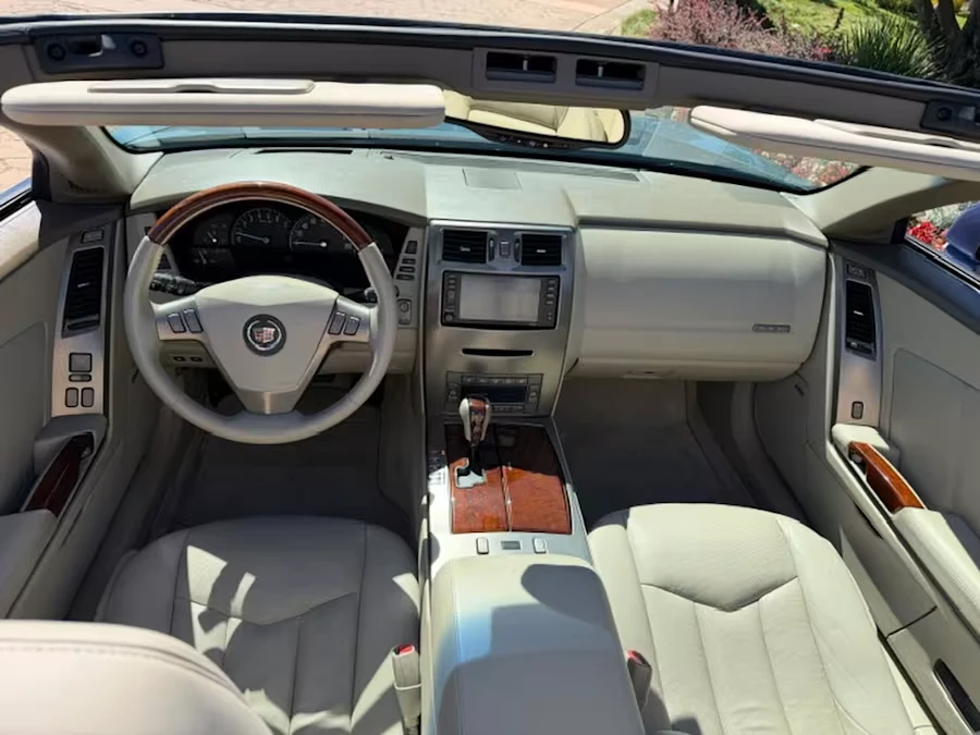 2005 Cadillac XLR - Image 13 of 20