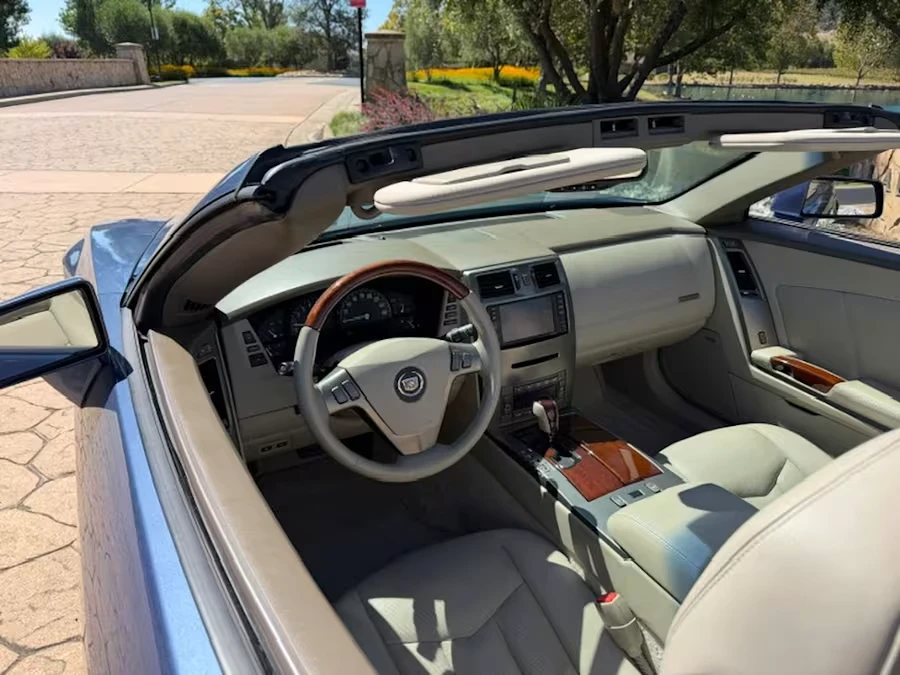 2005 Cadillac XLR - Image 11 of 20