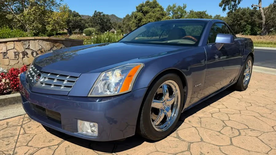 2005 Cadillac XLR - Image 10 of 20