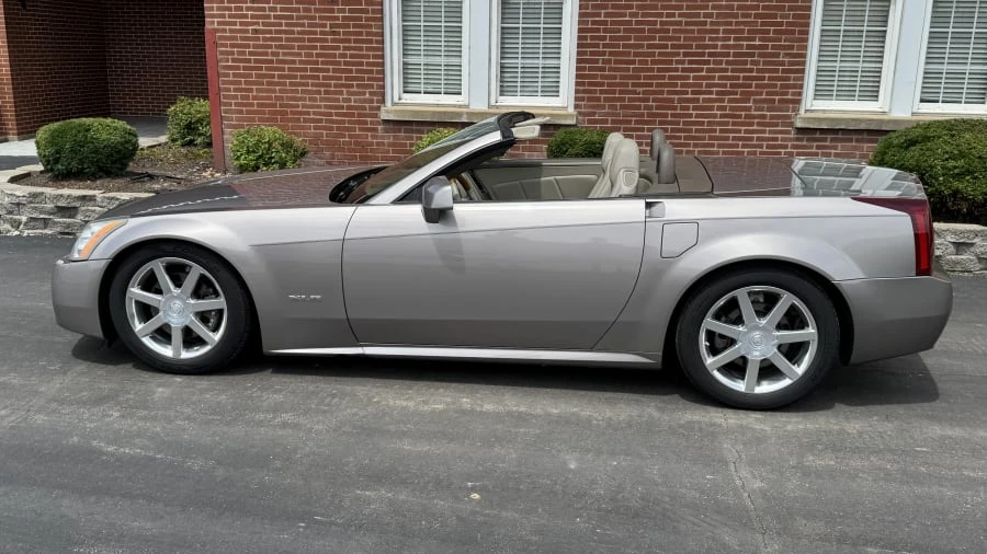 2005 Cadillac XLR - Image 2 of 12