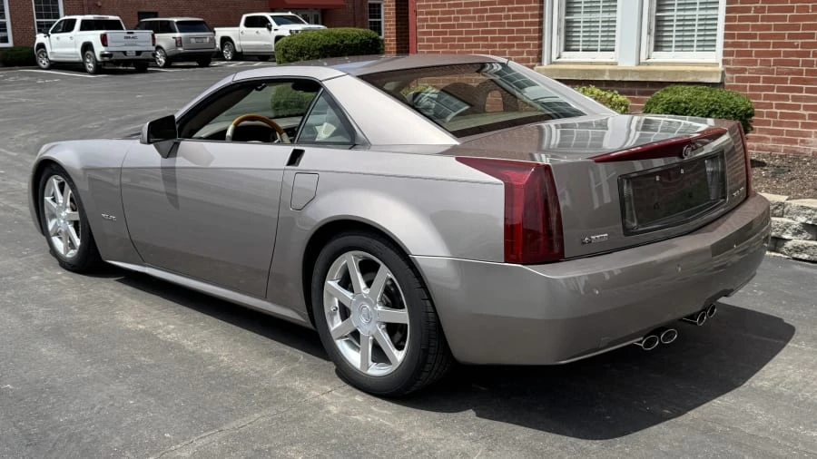 2005 Cadillac XLR - Image 6 of 12