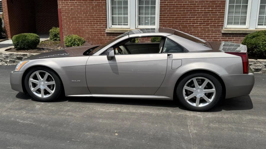 2005 Cadillac XLR - Image 5 of 12