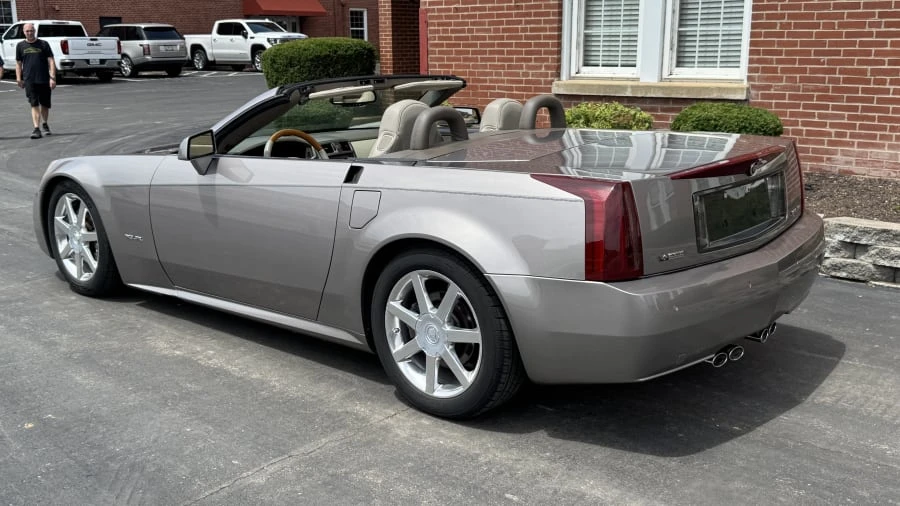 2005 Cadillac XLR - Image 3 of 12