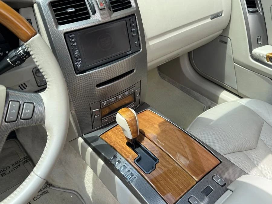 2005 Cadillac XLR - Image 10 of 12