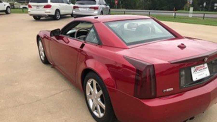 2005 Cadillac XLR - Image 10 of 11