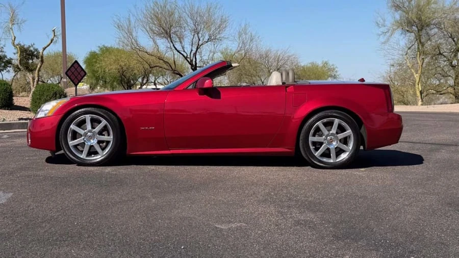 2005 Cadillac XLR - Image 2 of 20