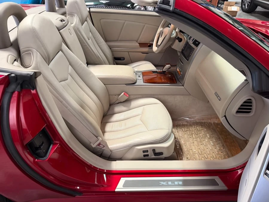 2005 Cadillac XLR - Image 17 of 20