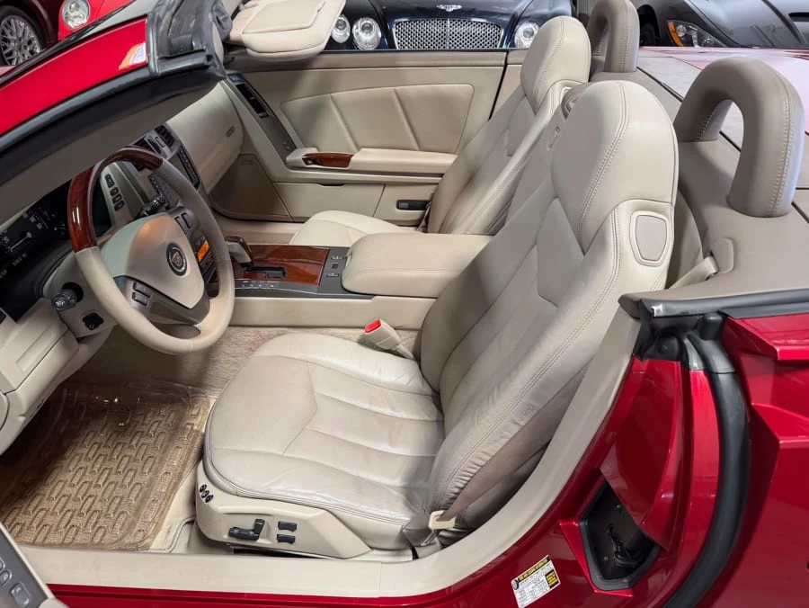 2005 Cadillac XLR - Image 19 of 20