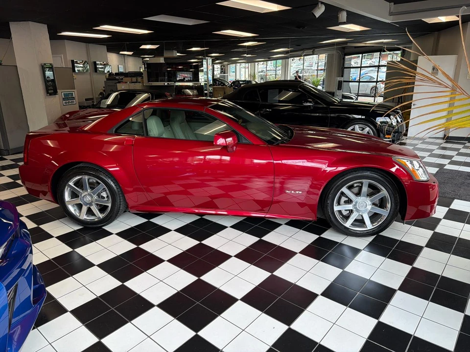 2005 Cadillac XLR - Image 3 of 27