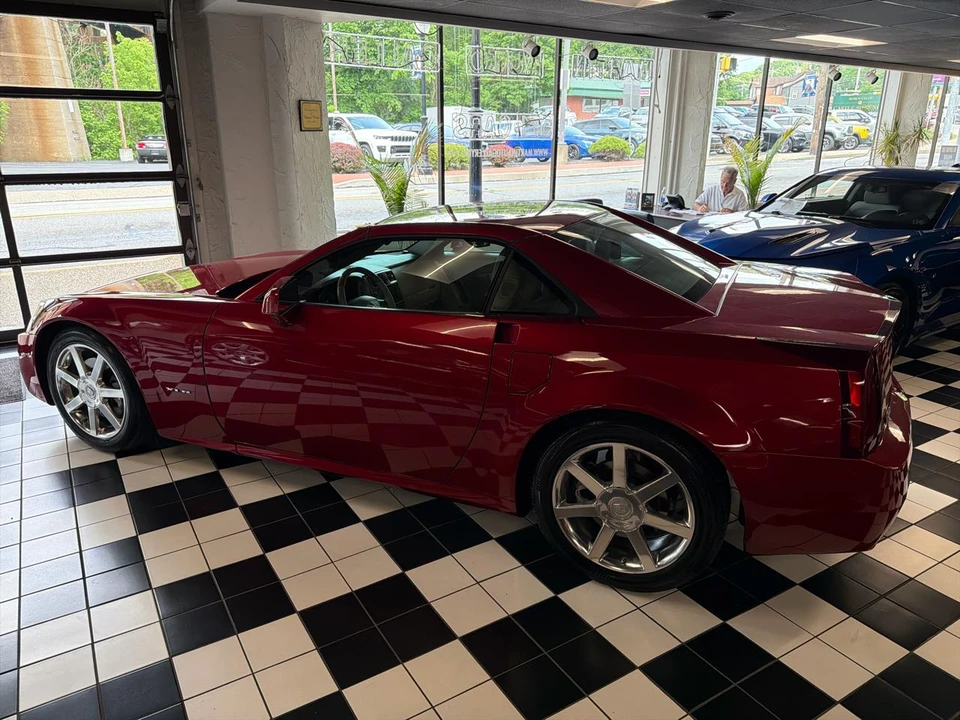 2005 Cadillac XLR - Image 7 of 27