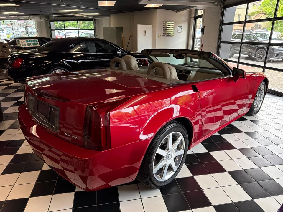 2005 Cadillac XLR - Image 15 of 27