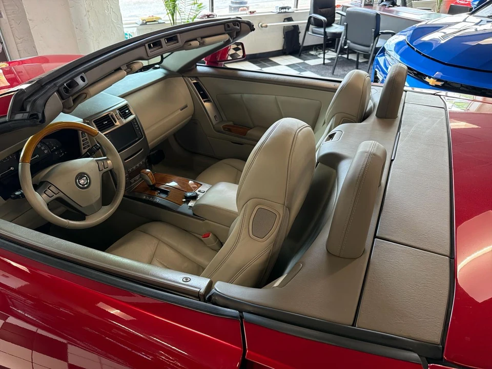 2005 Cadillac XLR - Image 16 of 27